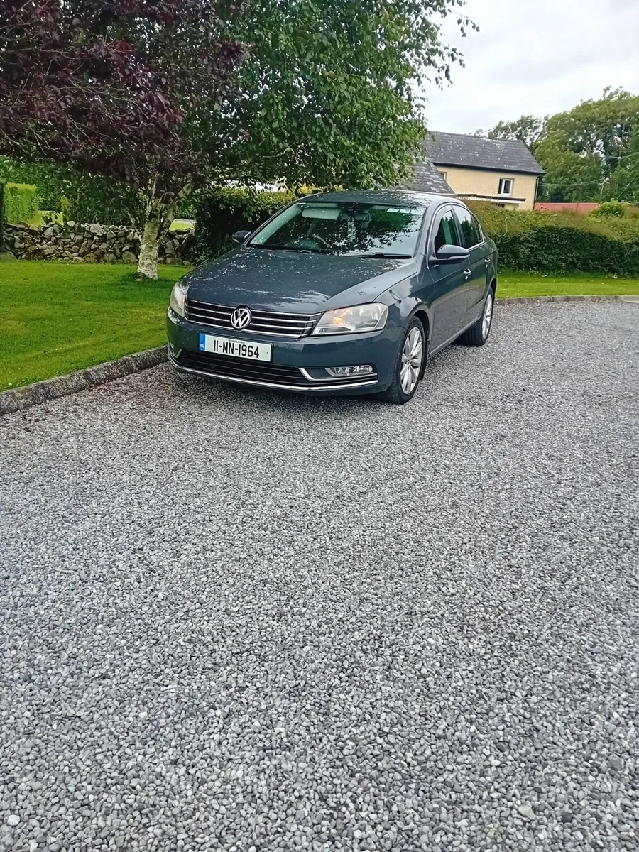 Volkswagen Passat 2011 - Image 2