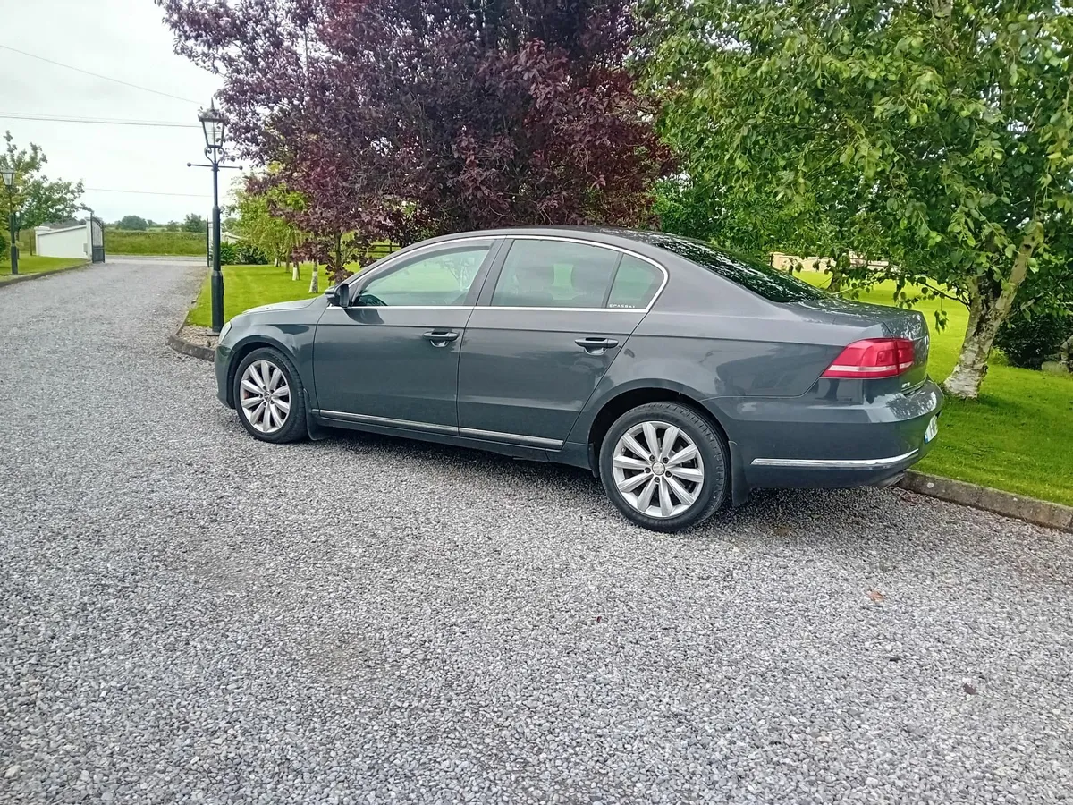 Volkswagen Passat 2011 - Image 3