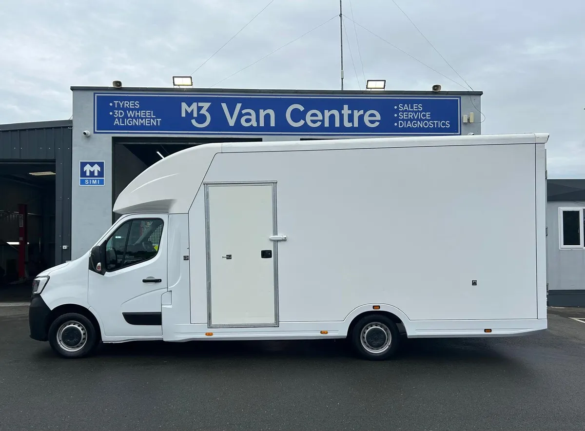 2023 RENAULT MASTER LUTON MAXI MOVER FRIDGE!! - Image 2