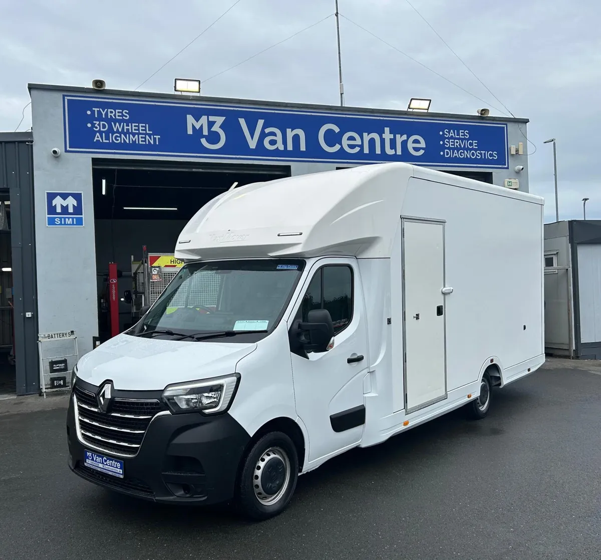 2023 RENAULT MASTER LUTON MAXI MOVER FRIDGE!! - Image 1