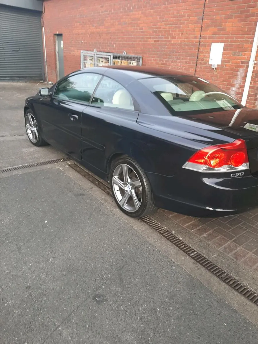 Volvo c70 2006 convertible - Image 2