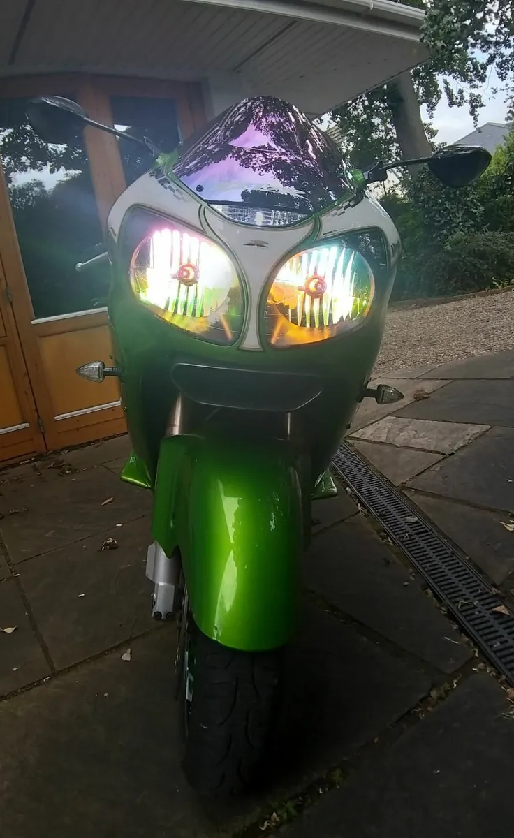 Kawasaki ZX12R 2001 - Image 2