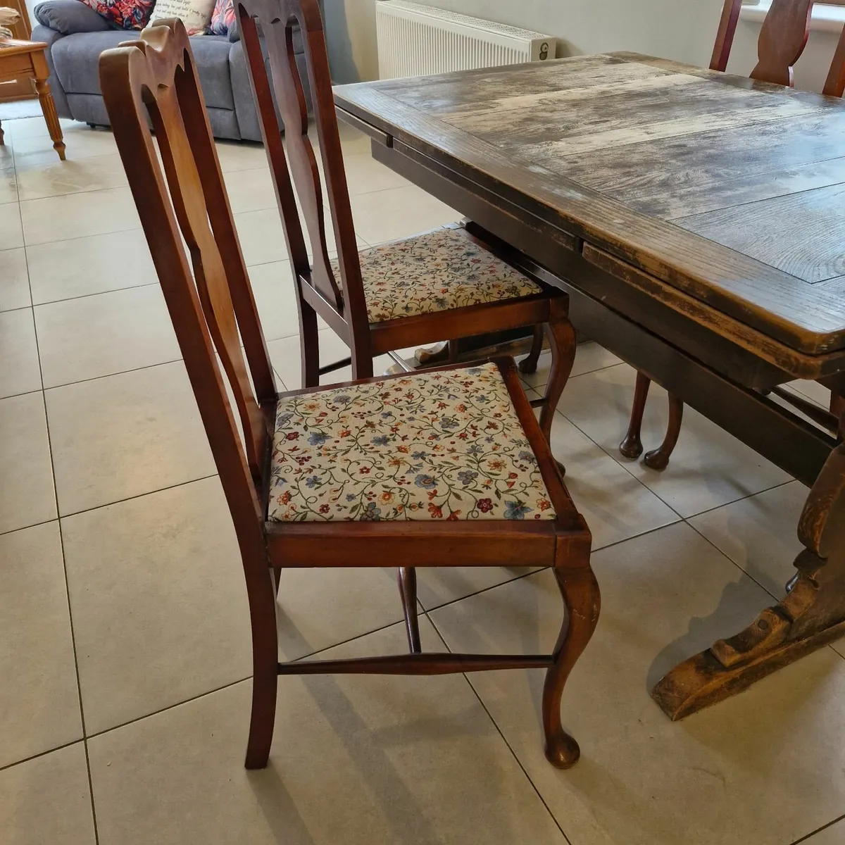 Table with 4 chairs - Image 3