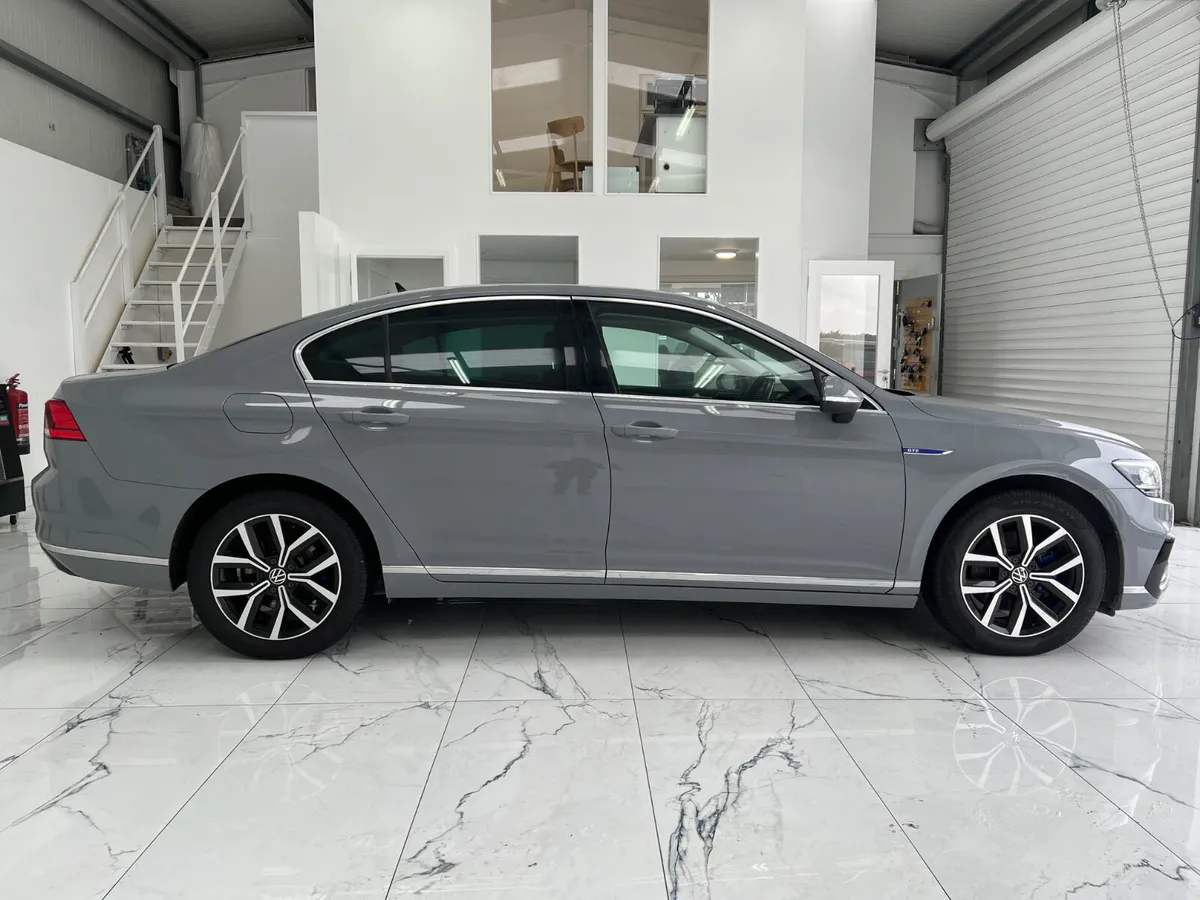Volkswagen Passat 2021 - Image 3