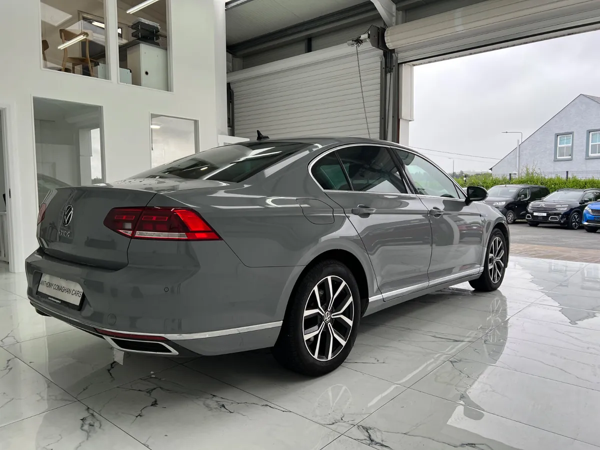 Volkswagen Passat 2021 - Image 4