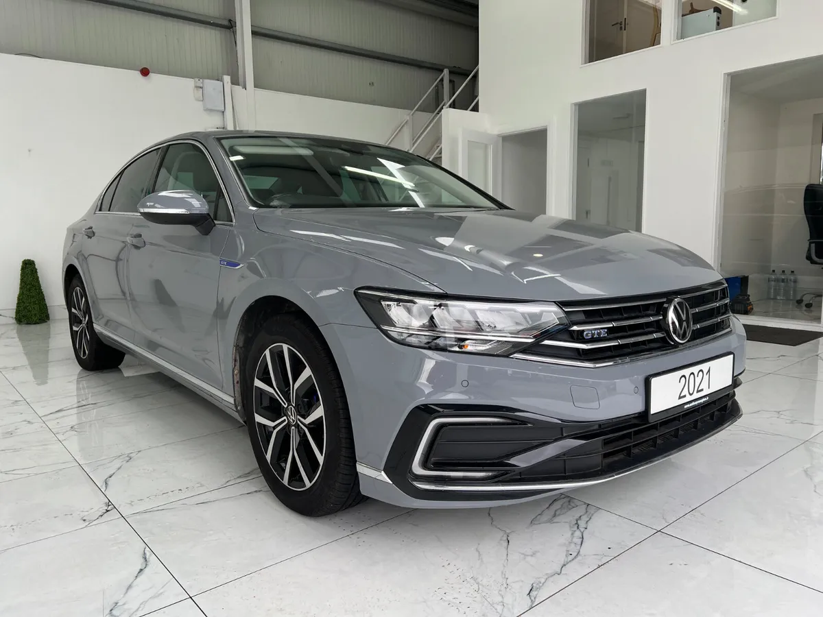 Volkswagen Passat 2021 - Image 2