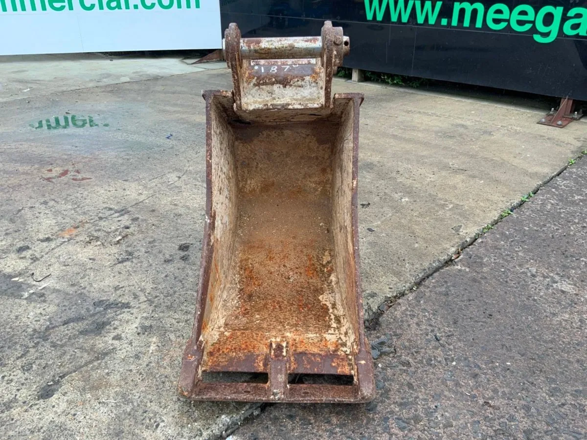 24" CATERPILLAR BUCKET........65mm PINS......187w. - Image 3