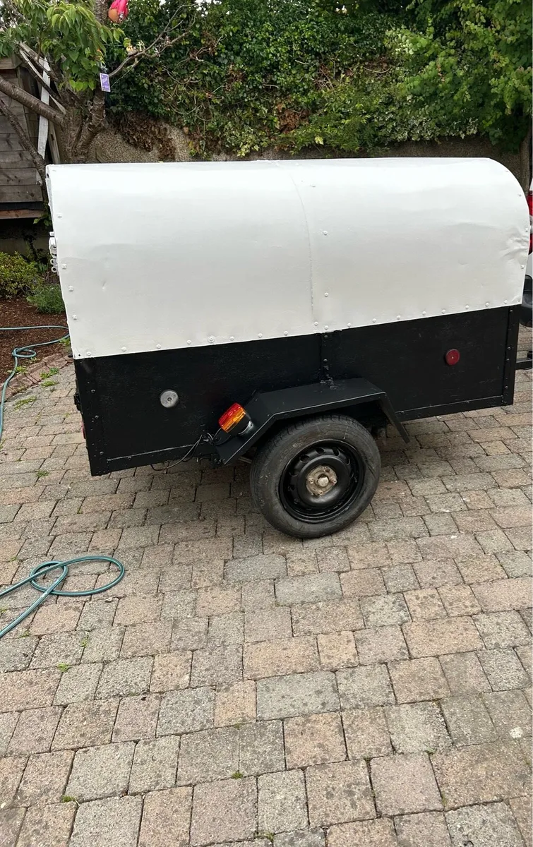 Trailer - Image 1
