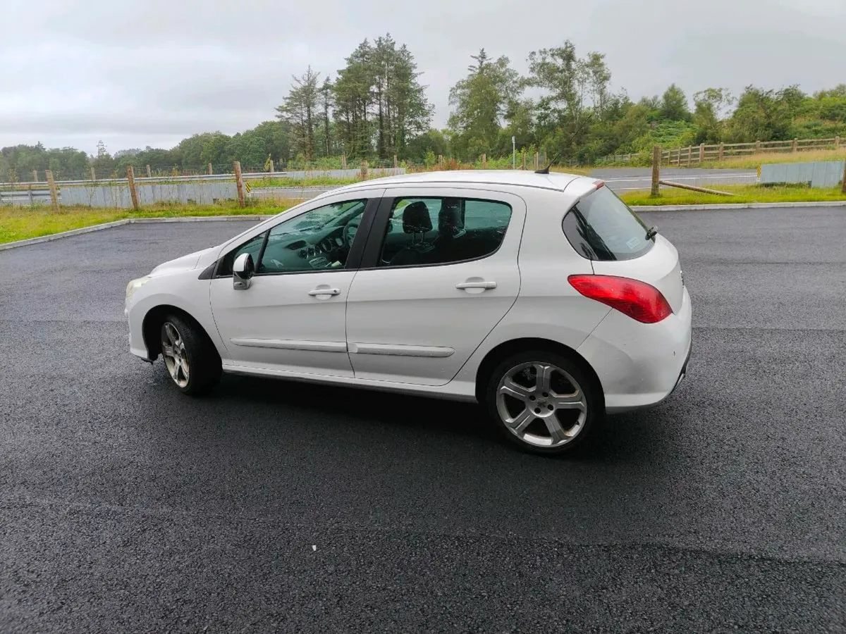 Peugeot 308 - Image 2