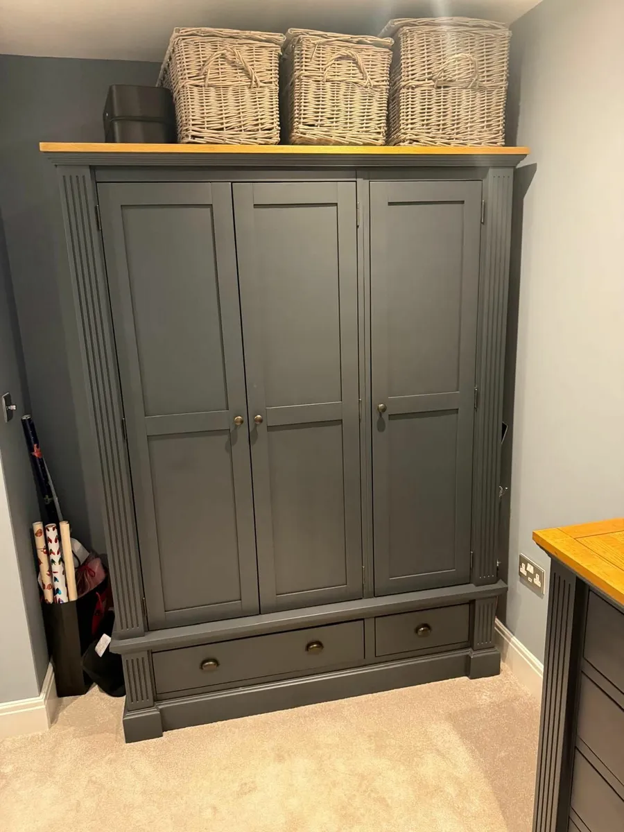 Top quality Wardrobes (x2) & Chest of drawers (x2) - Image 1