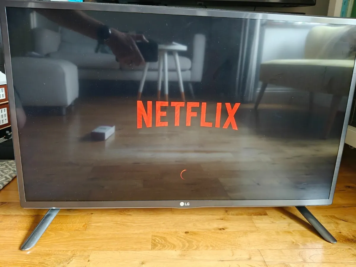 32" LG LED 3D Smart TV - Image 2