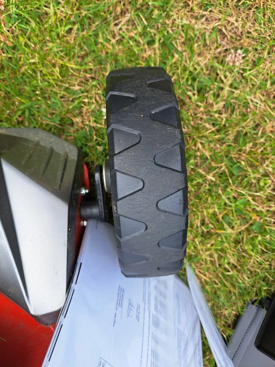 Honda Cobra Lawnmower - as new - Image 3