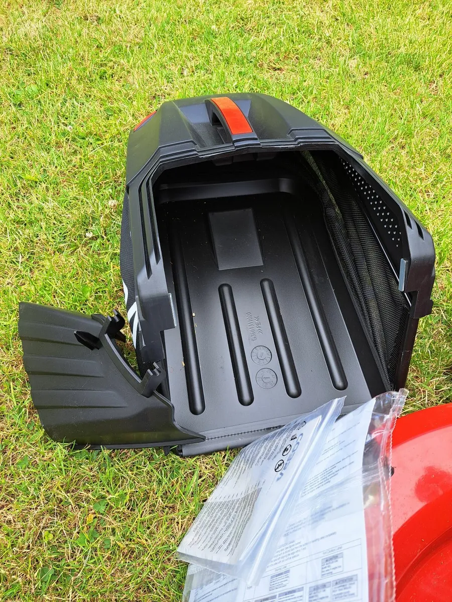 Honda Cobra Lawnmower - as new - Image 4