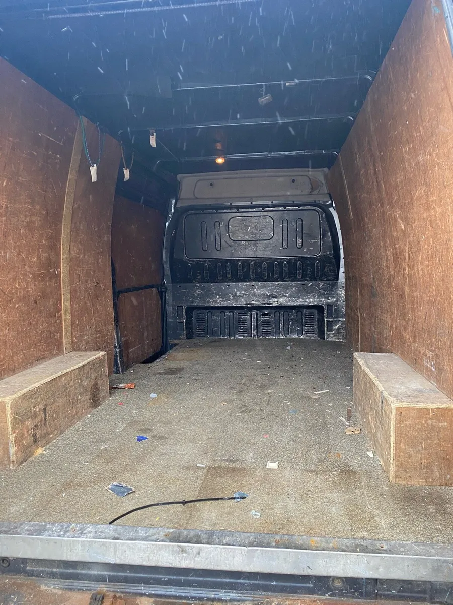 2009 ford transit - Image 2