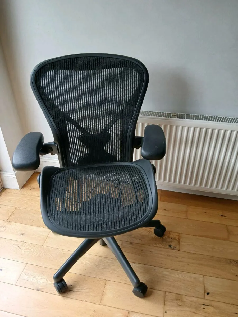 Herman Miller Aeron Chair - Image 4