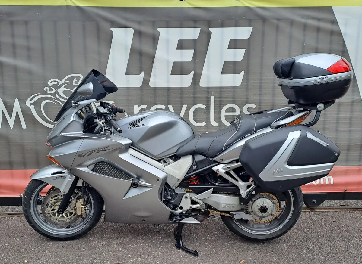 *SOLD AS IS* 2004 HONDA VFR800 V4 - Image 3