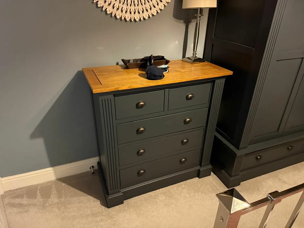 Top quality triple Wardrobe & Chest of (5) drawers - Image 2