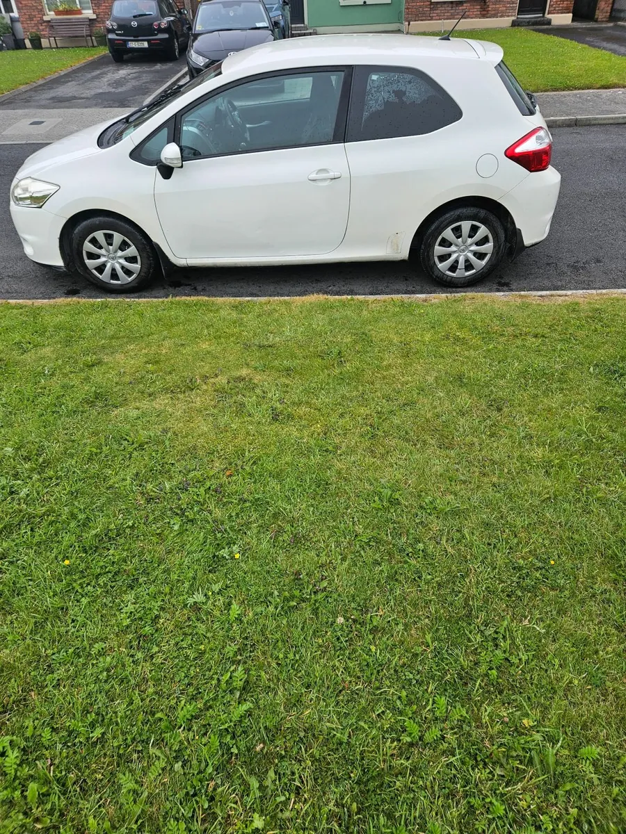 Toyota Auris 2012 - Image 4