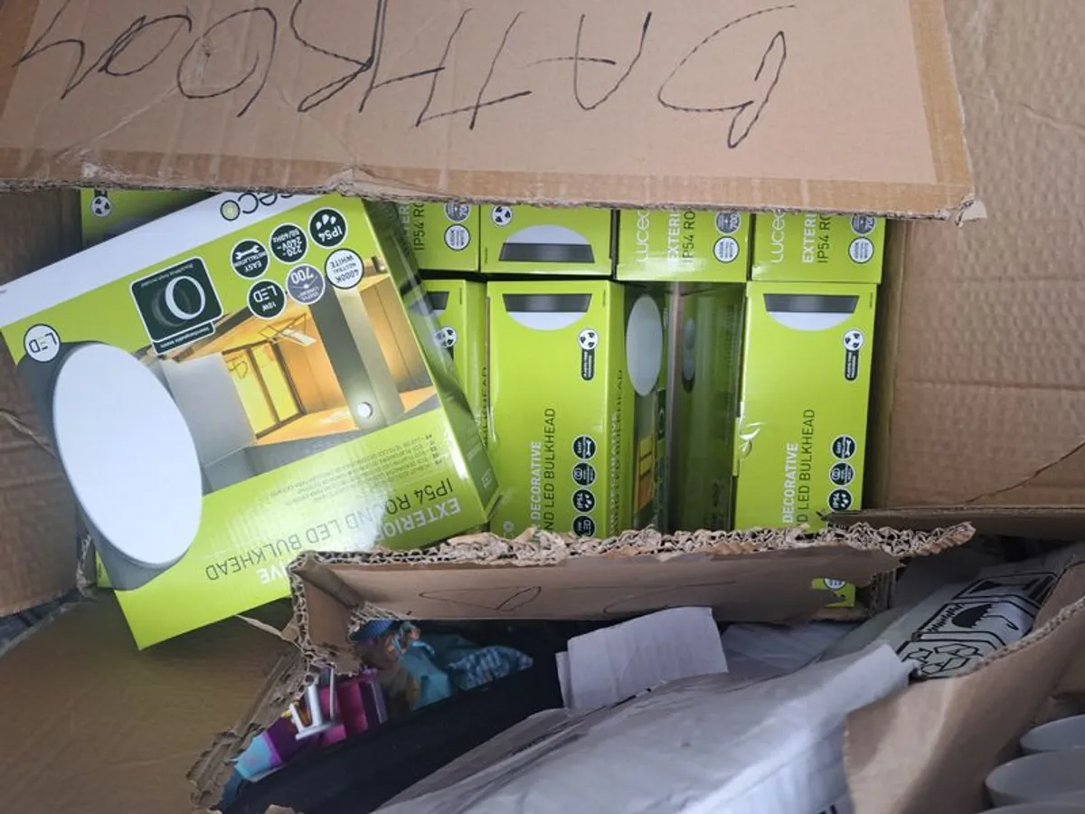 Led bulkhead  light - Image 1
