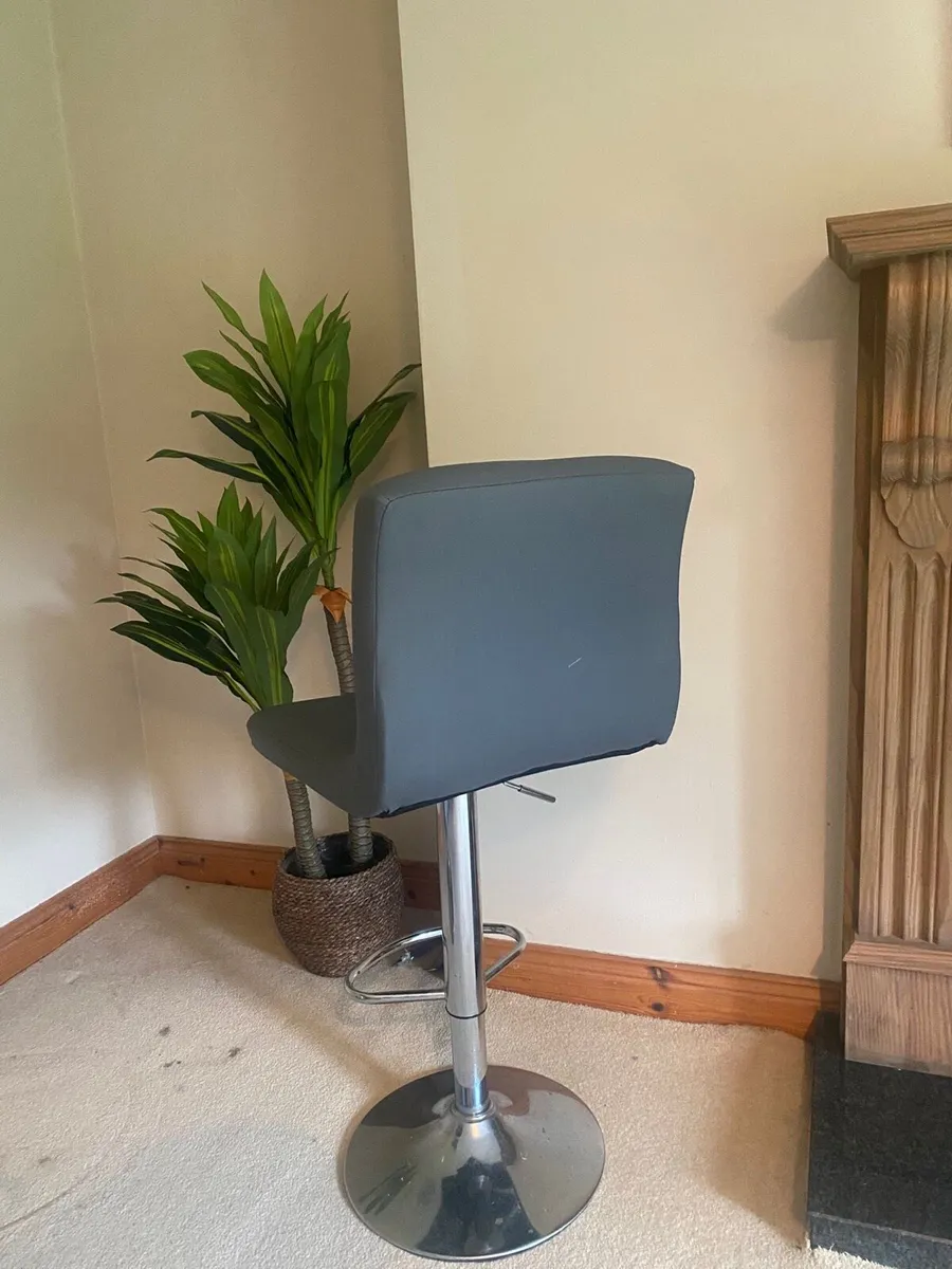 Grey gaslit bar stool - Image 2