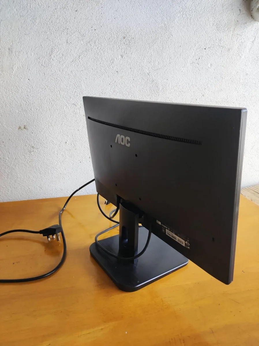 AOC computer monitor 15" - Image 2