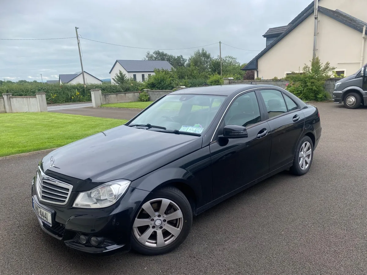 Mercedes-Benz C-Class 2011 - Image 2