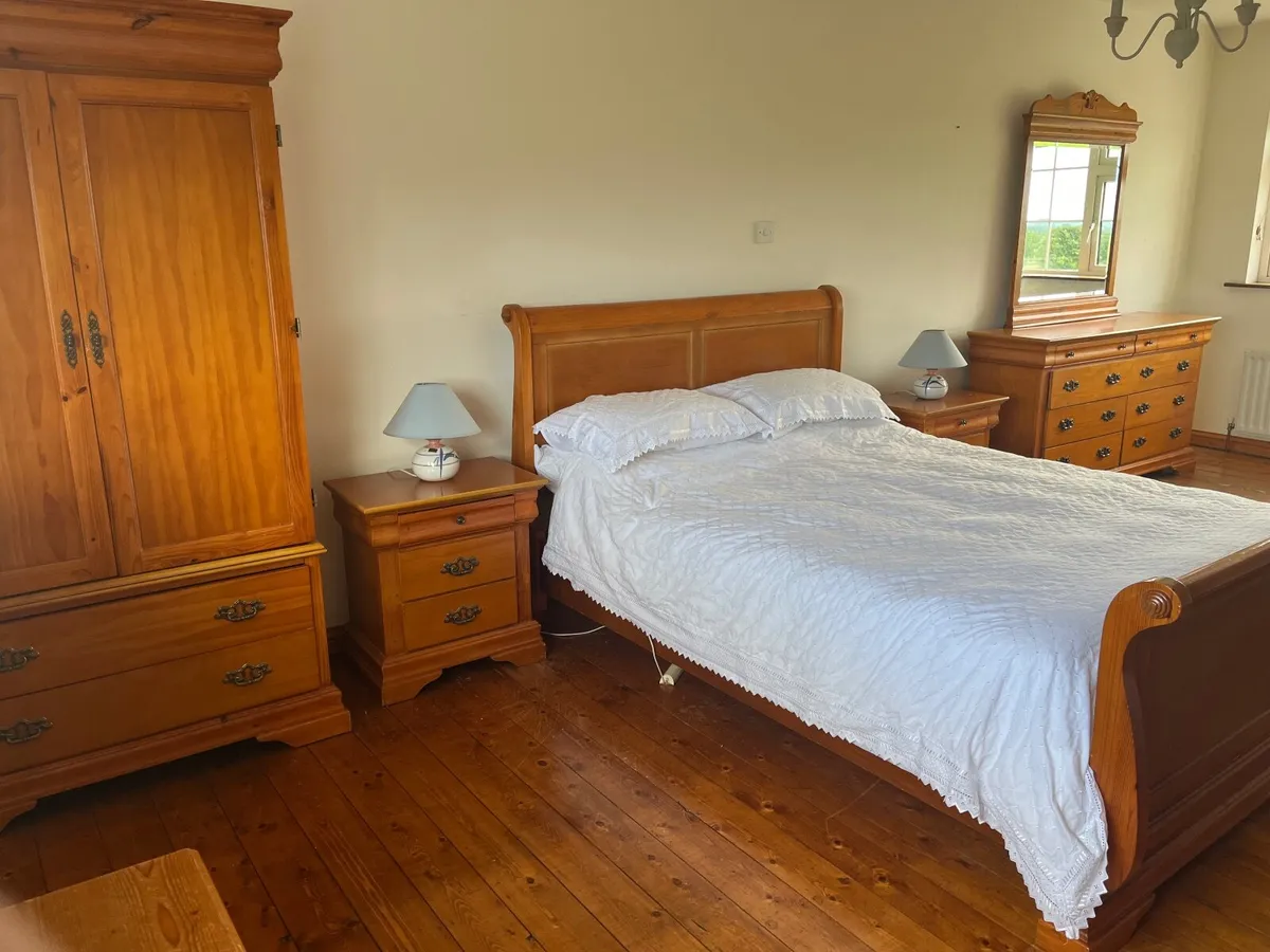 Bedroom furniture - Image 1