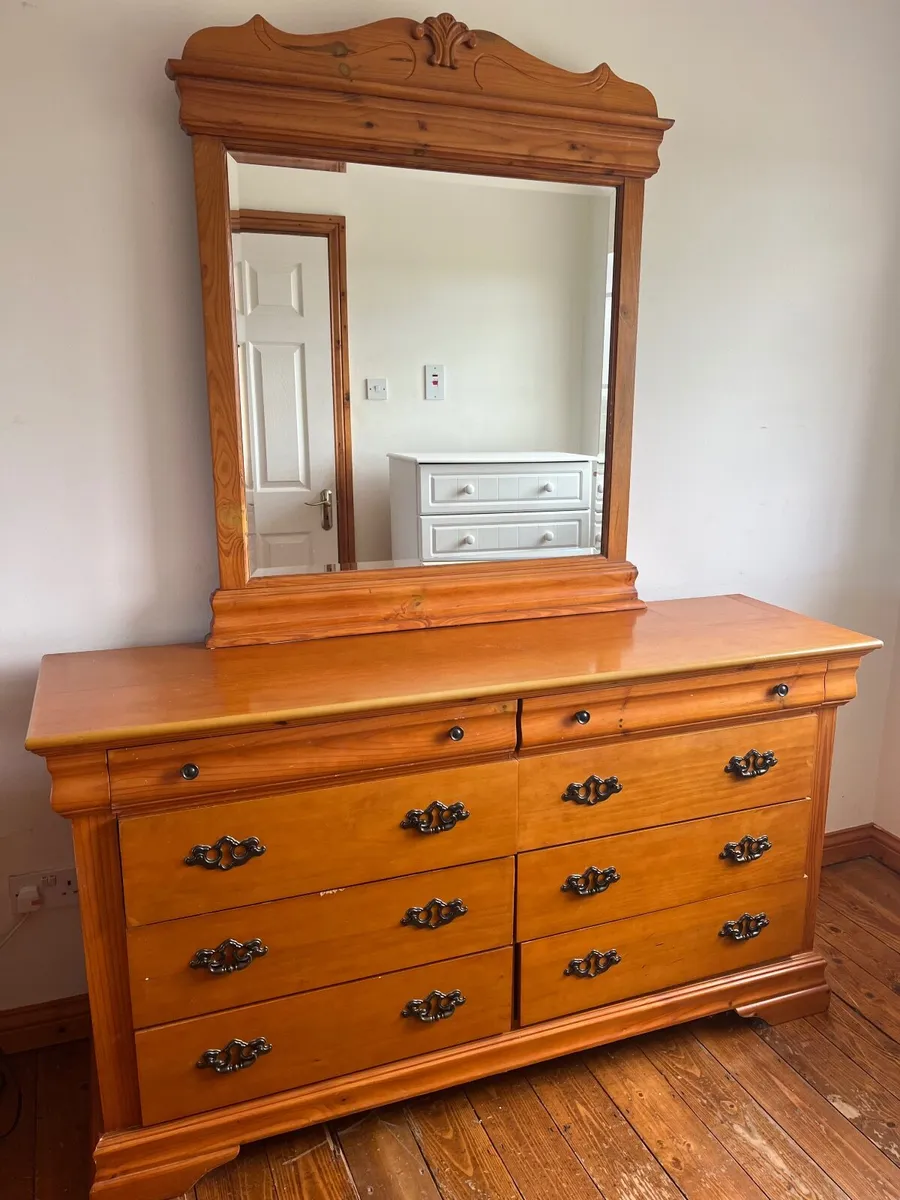 Bedroom furniture - Image 2