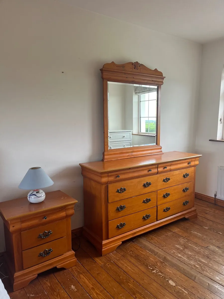 Bedroom furniture - Image 4