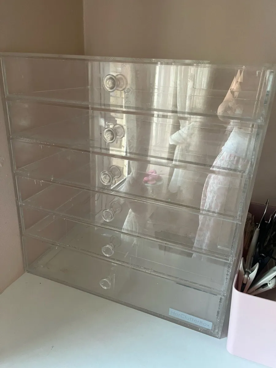 Her Clutterbox - Image 1
