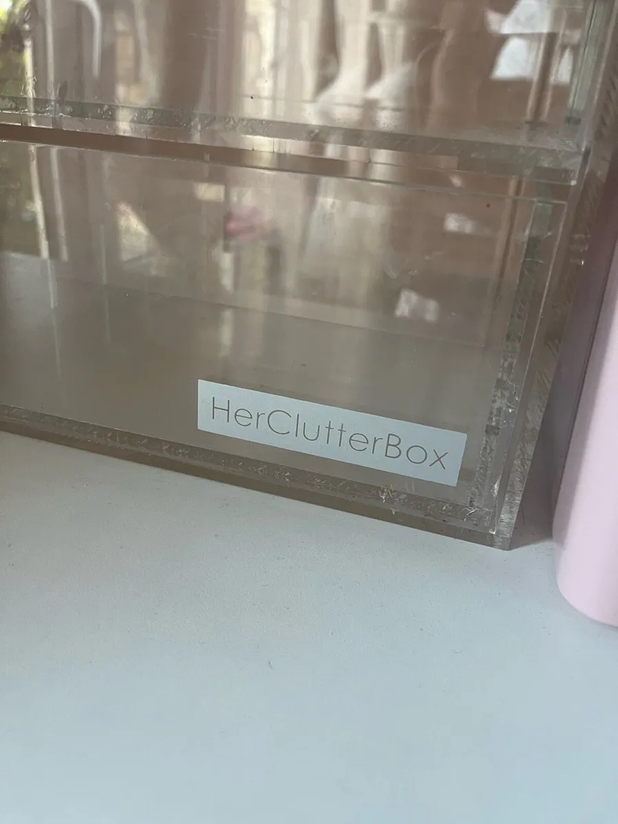Her Clutterbox - Image 2