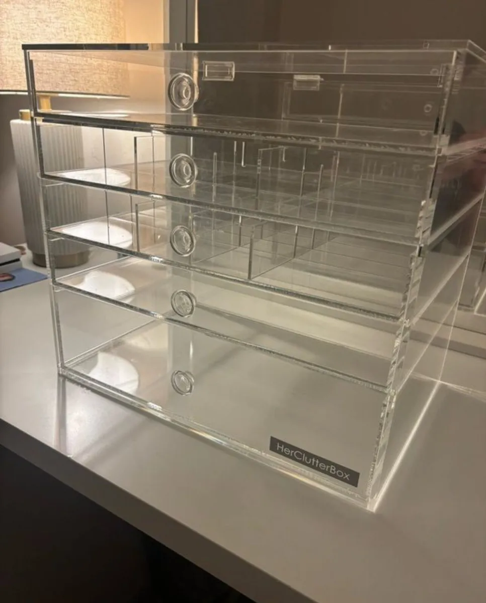 Her Clutterbox - Image 3