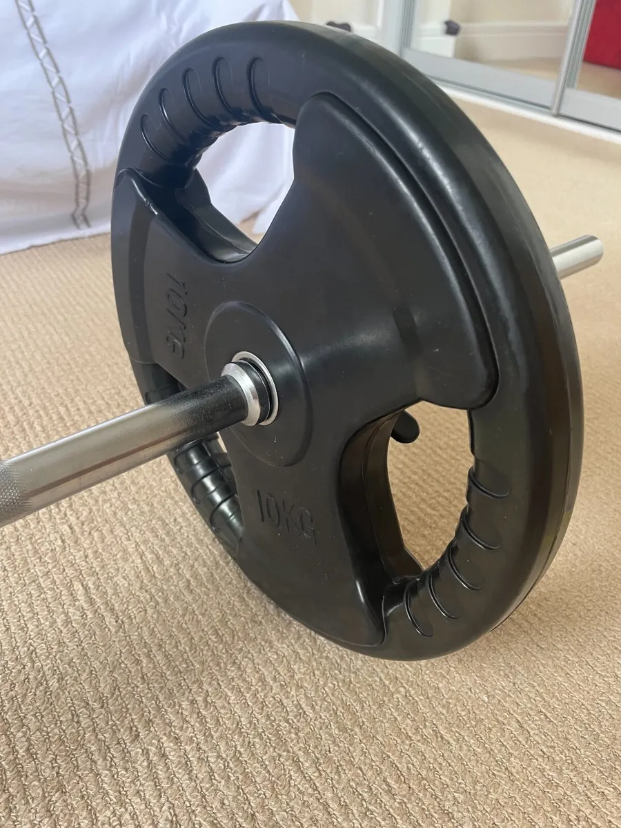 Barbell with 2x 10kg weights - Image 2