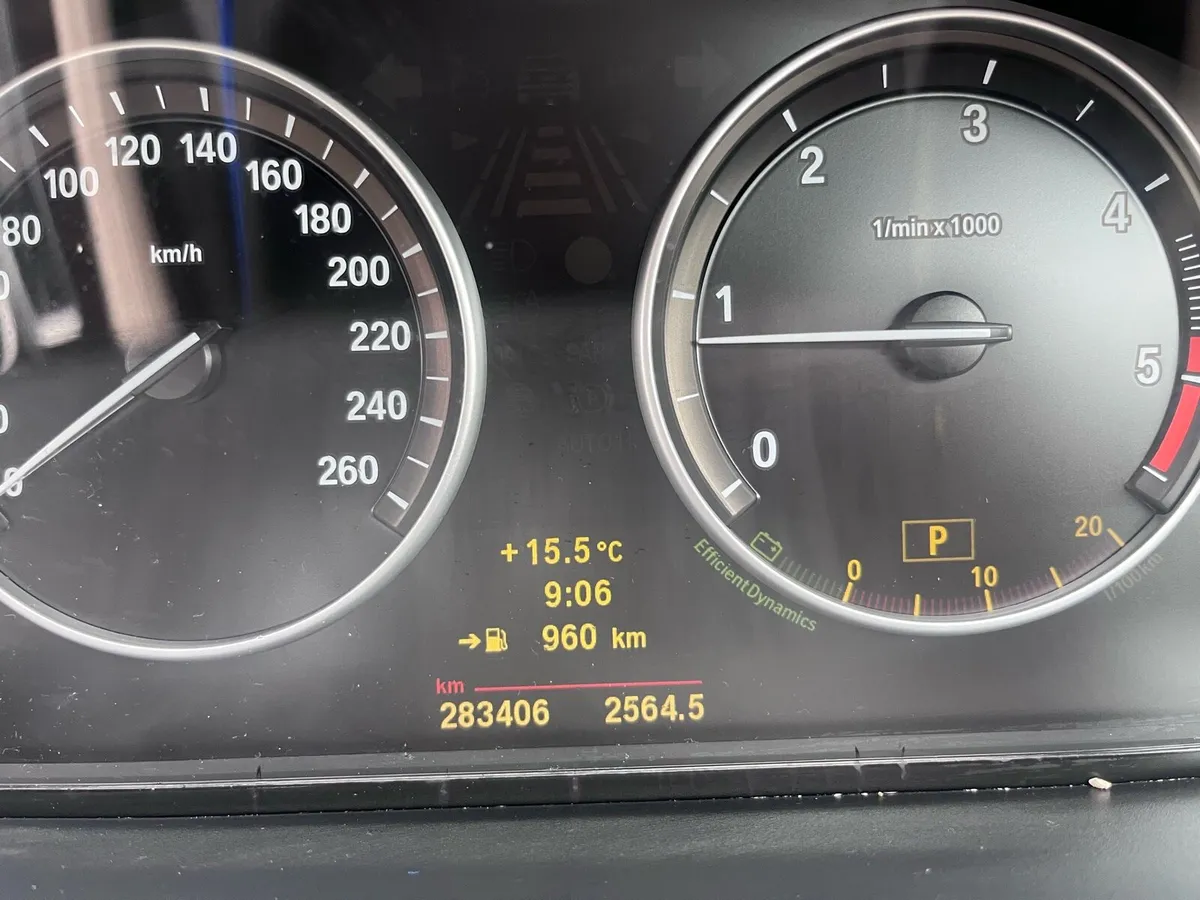 2011 BMW 520D in excellent condition - Image 1