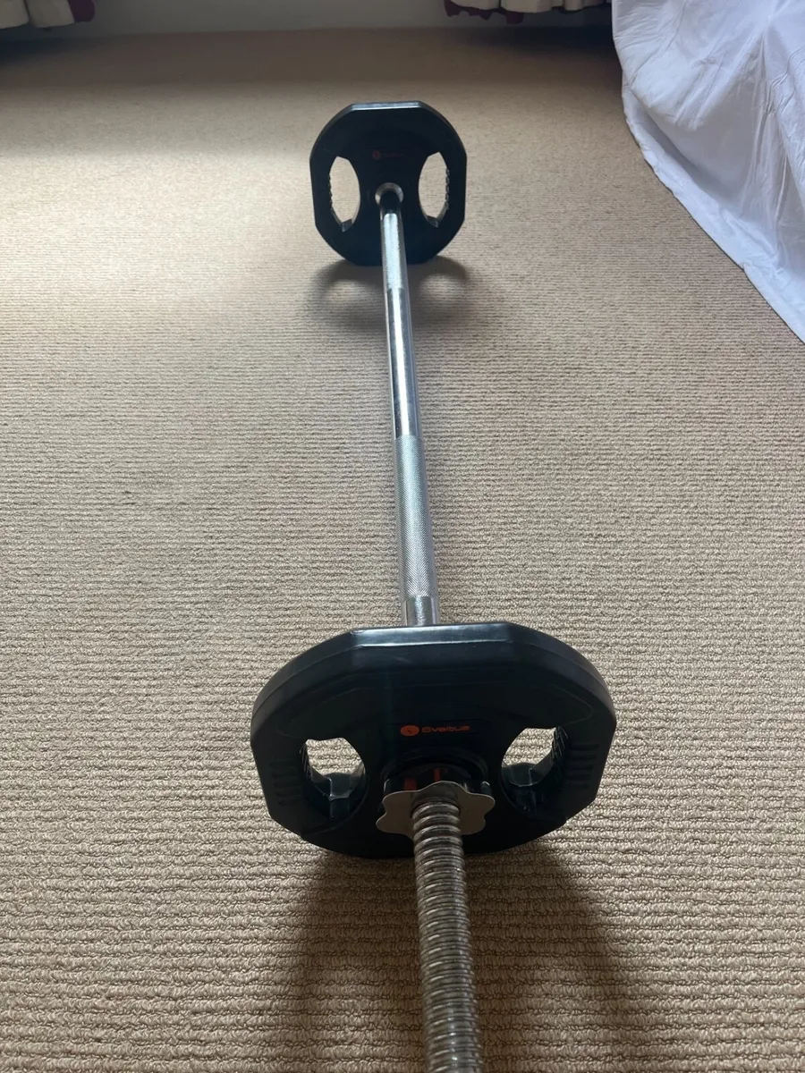 Barbell and 2x 5kg weights - Image 3