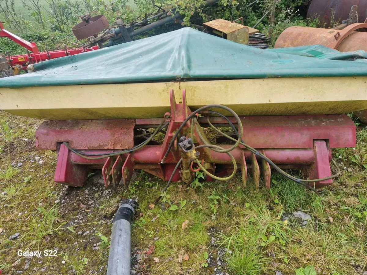 Vicon Bs1650 Fertilizer Spreader - Image 1