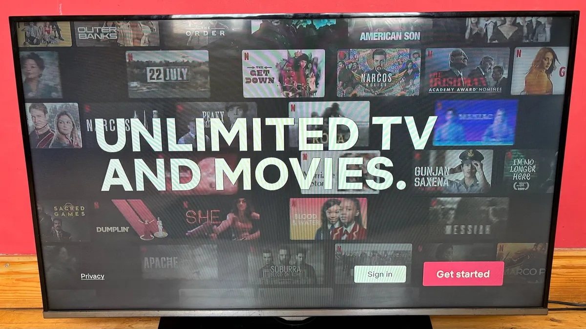 40” Samsung TV with Roku Express Smart Streamer - Image 2