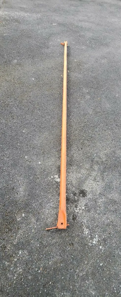 Adjustable scaffolding base jack and 12ft brace - Image 2