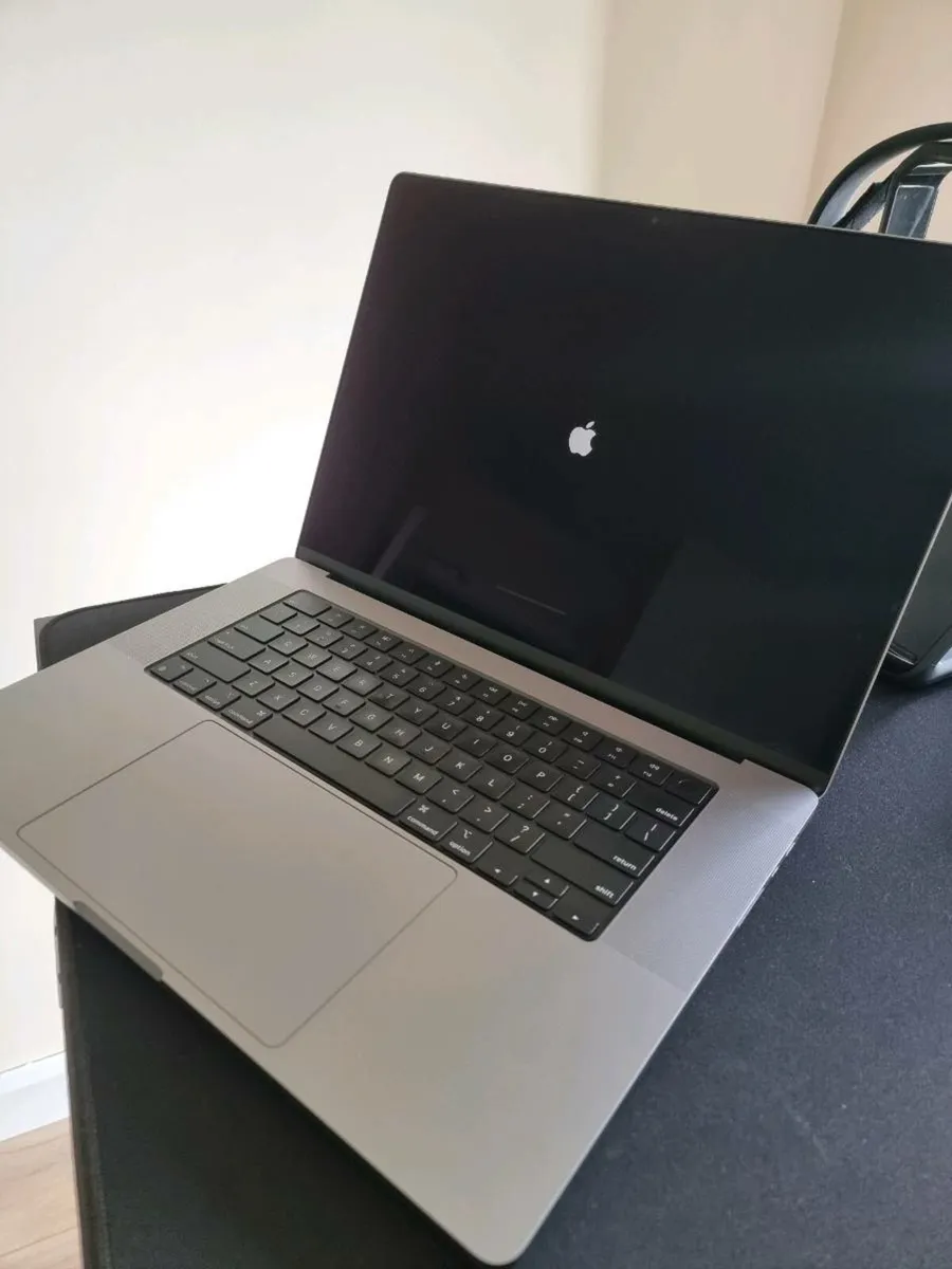 MacBook Pro - Image 2