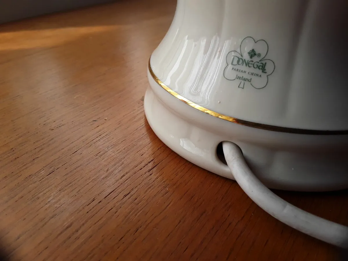 Lovely vintage Donegal Parian China lampshade - Image 4