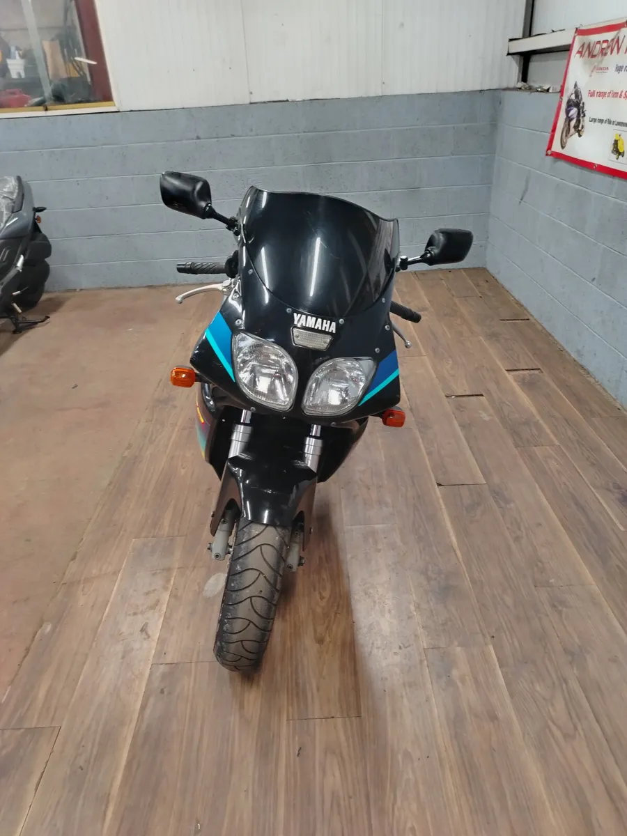 Yamaha FZR600 - Image 4