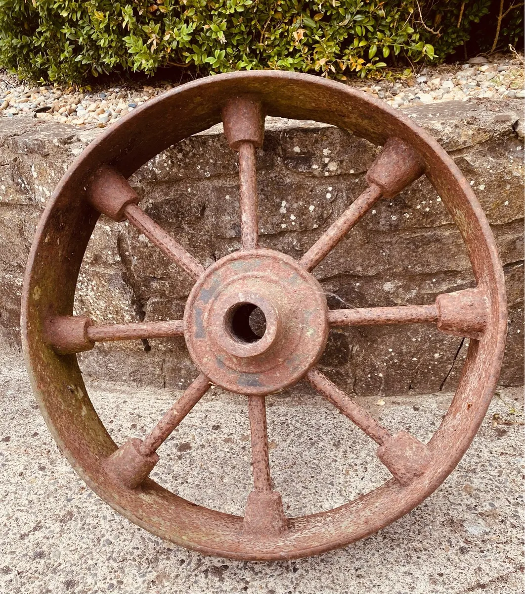 Wrought iron wagon wheels - Image 1