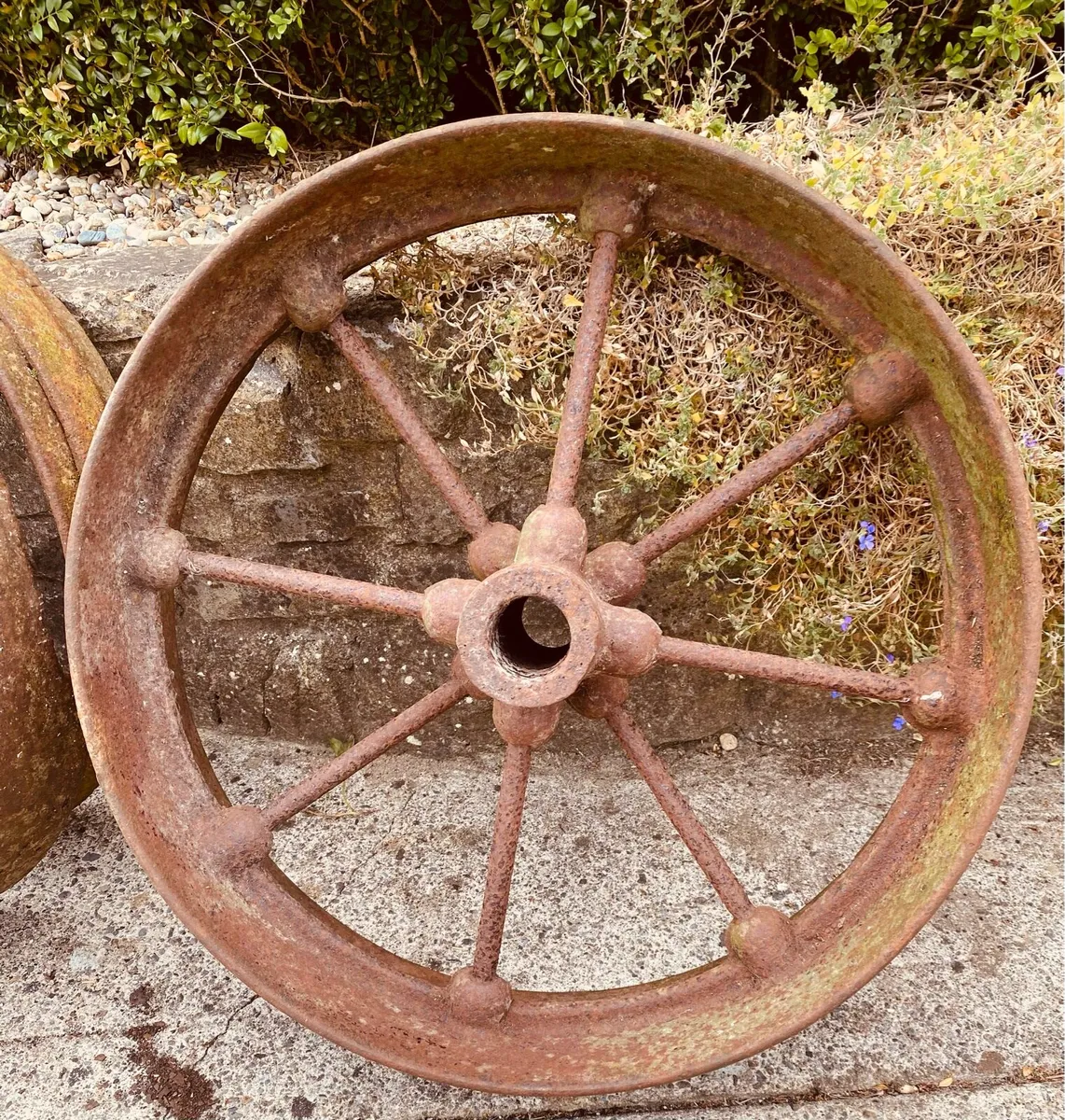 Wrought iron wagon wheels - Image 2