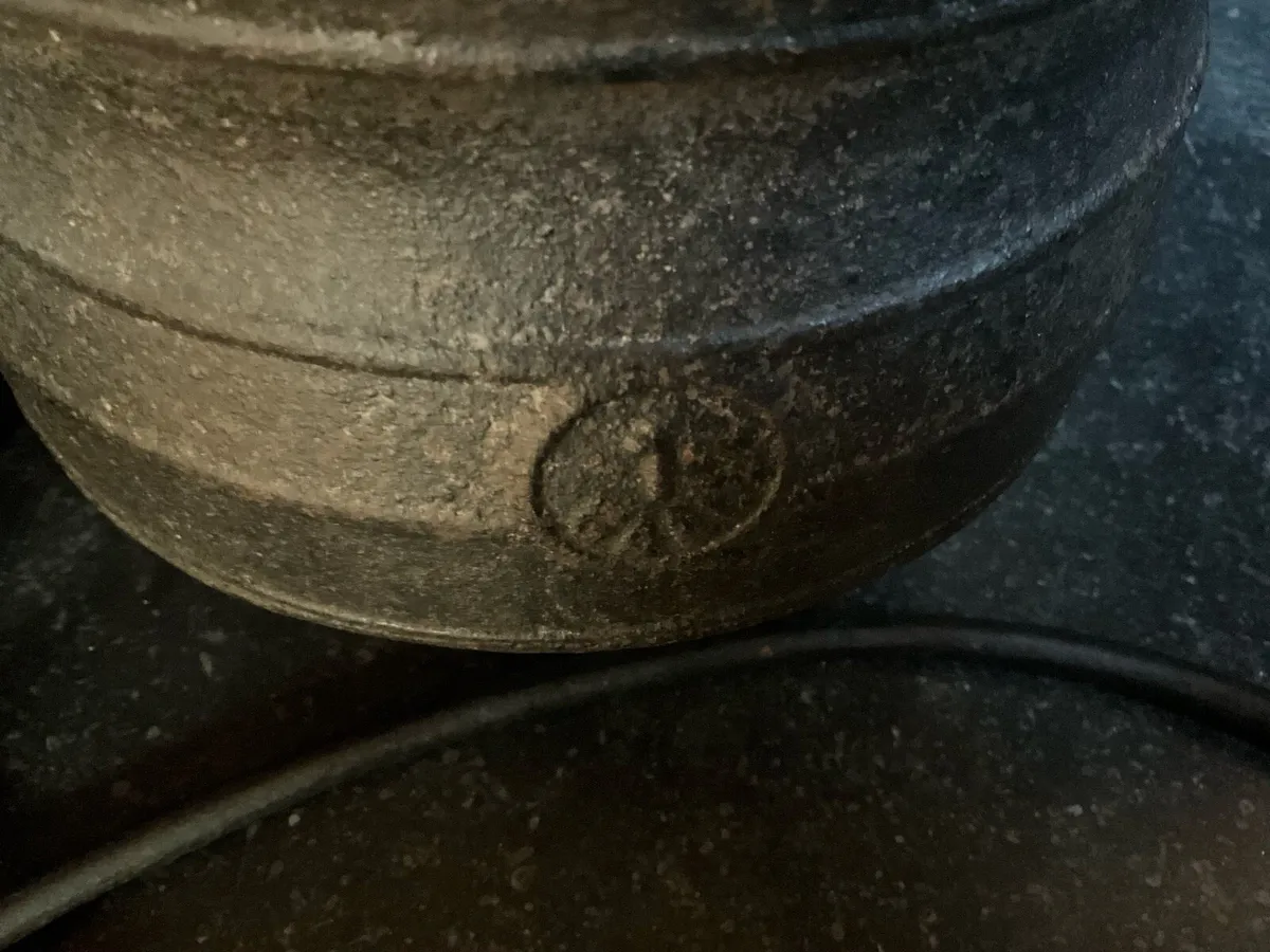 Traditional Cast Iron Pot & Kettle - Image 4