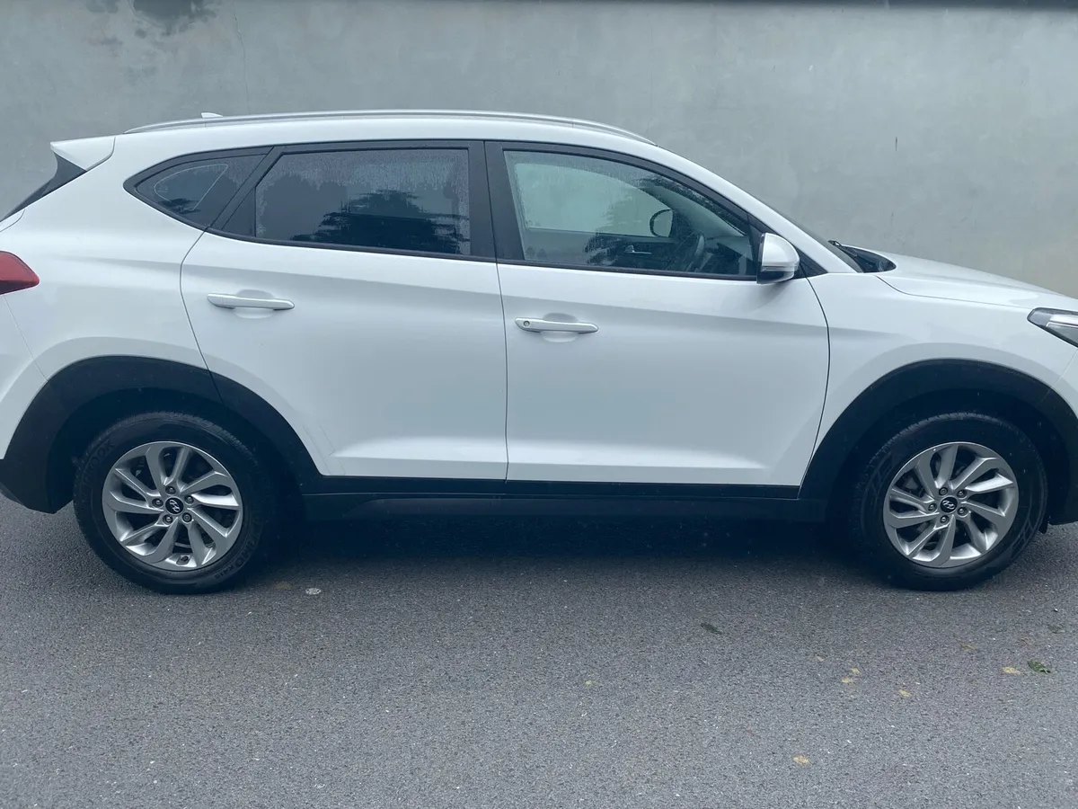 Hyundai Tucson 1.7 CRDI SE NAV BL/DR5 - Image 4