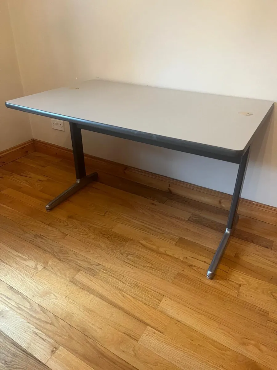 Work desk - Image 2