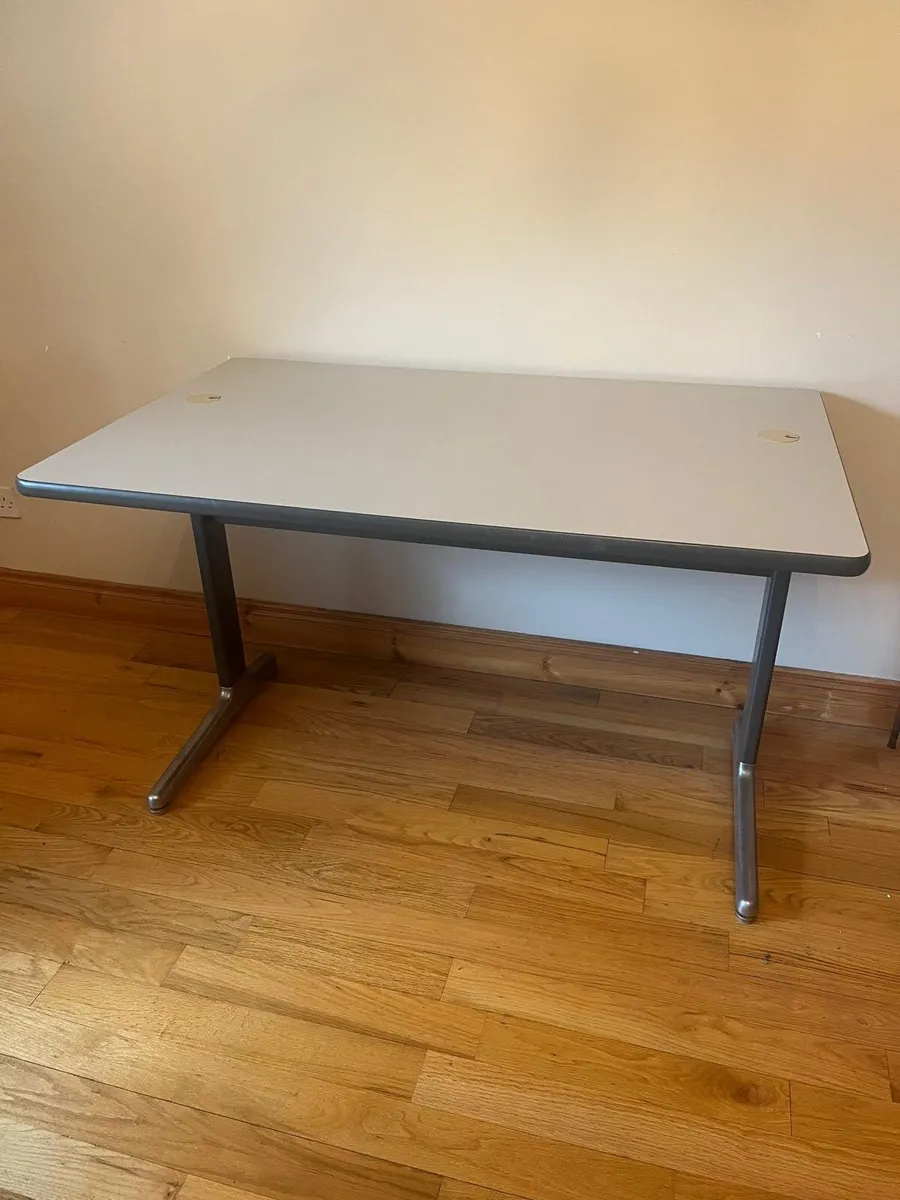 Work desk - Image 1