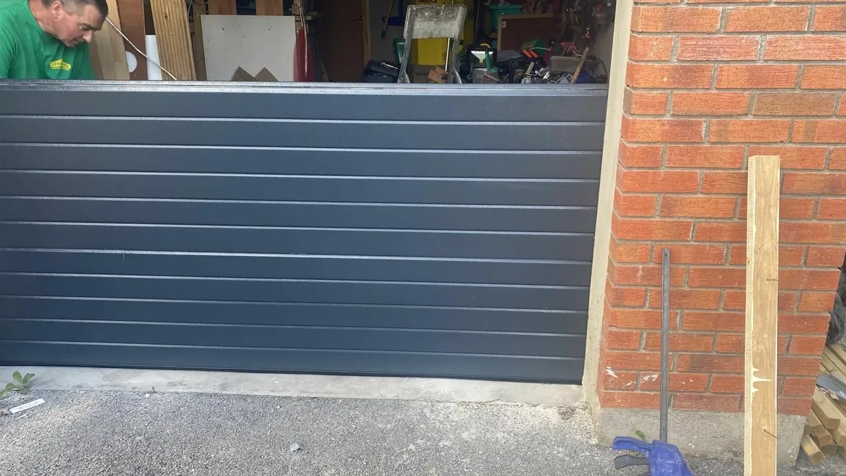 insulated  sectional  shed  /  garage  doors - Image 3