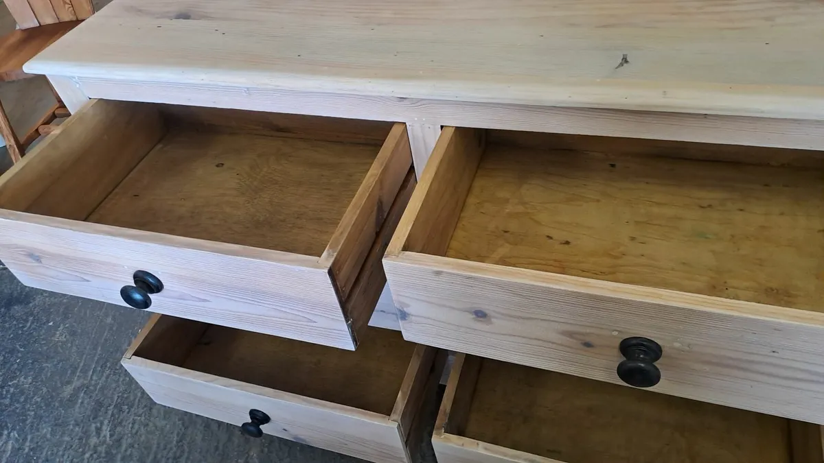Large vintage pine chest of drawers - Image 4