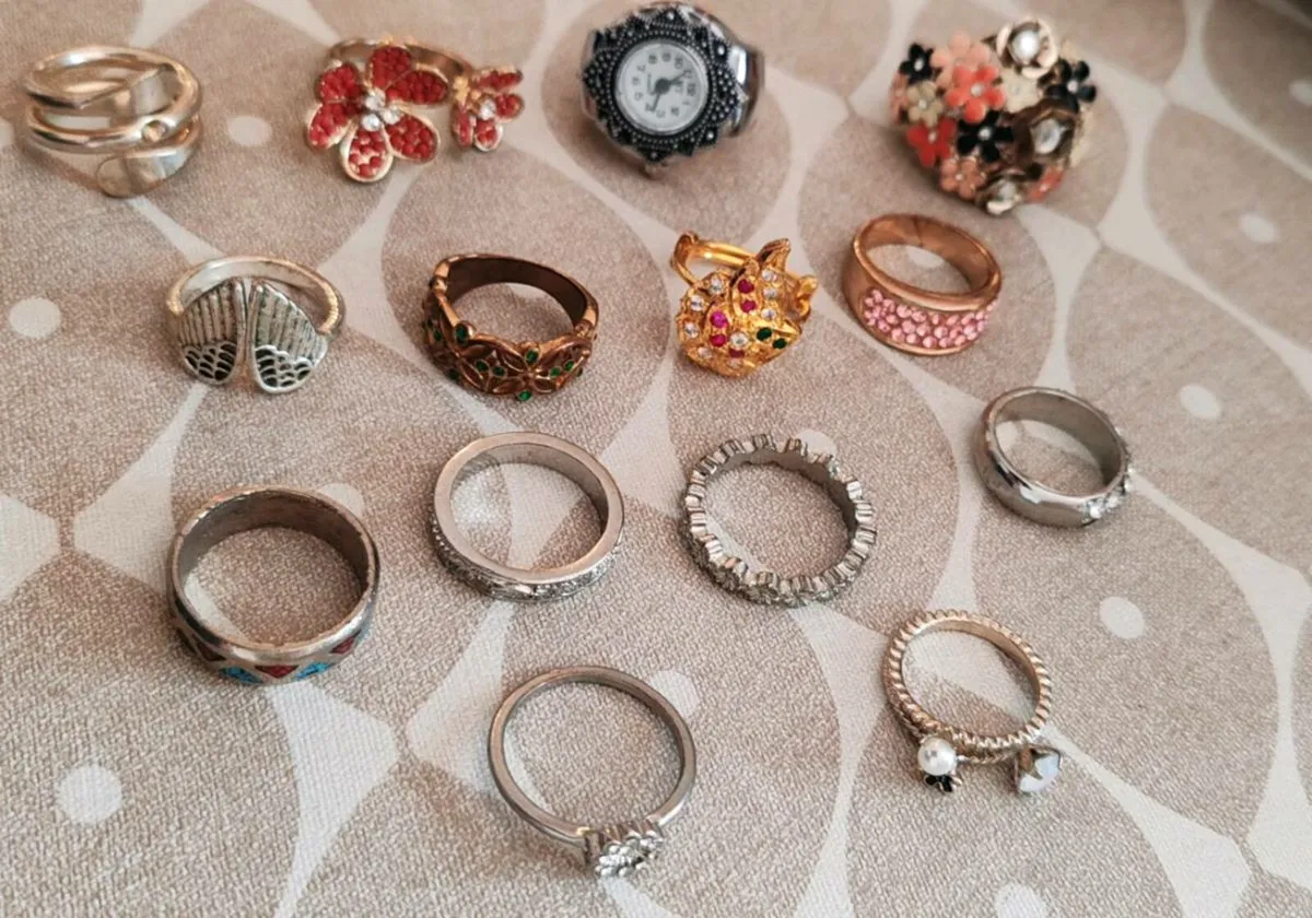 14 costume rings - Image 1